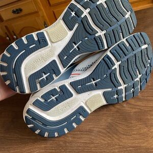 Brooks Ghost 14 sneakers (men’s)